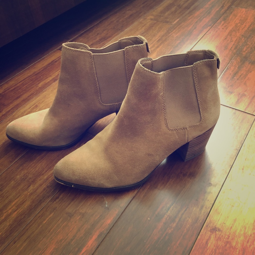 GUC Anne Klein Suede Ankle Booties - Size 7